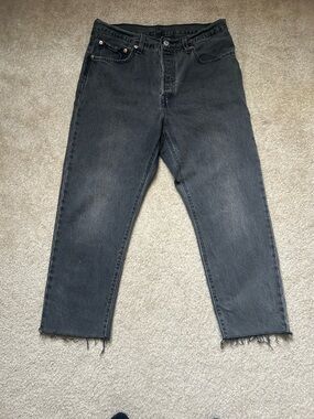 Levi’s Gray Washed Crop Jeans with Frayed Hem 26” length